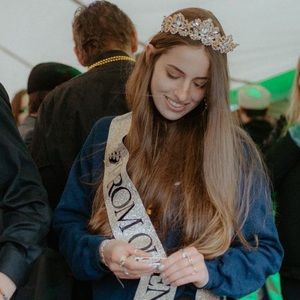 Meet your Posher, Laura